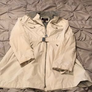 White trench wind breaker
